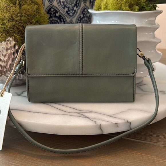 NWT HOBO Convertible Leather Baguette Bag Wristlet - Picture 4 of 6